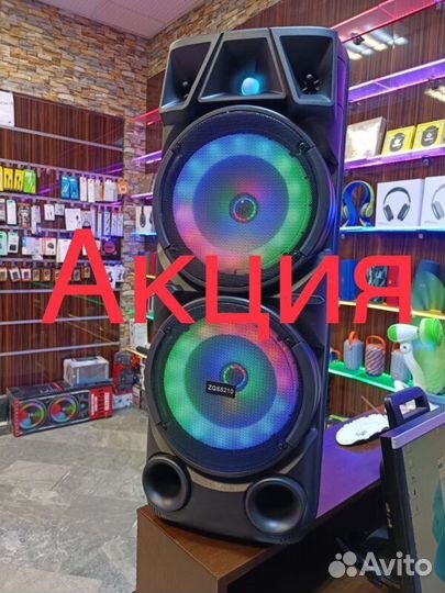 Огромные колонки с пультом микрофоном