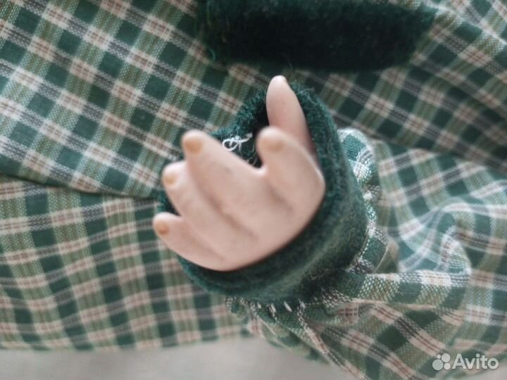 Кукла фарфоровая