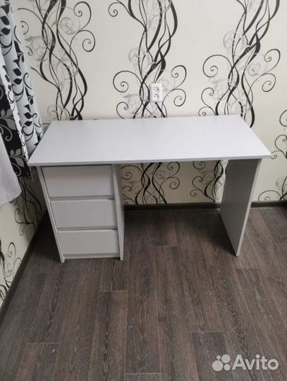 Стол письменный