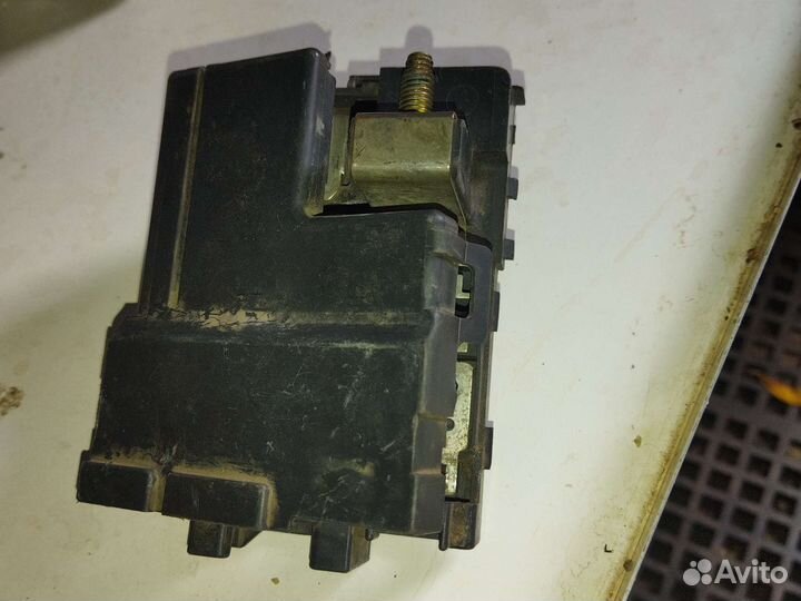 Коробка предохранителей toyota Rav4