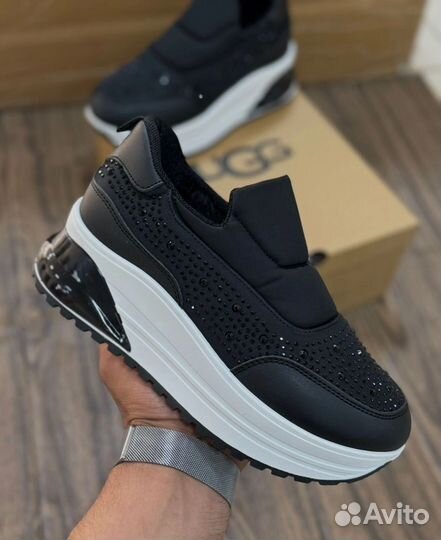 Кроссовки женские