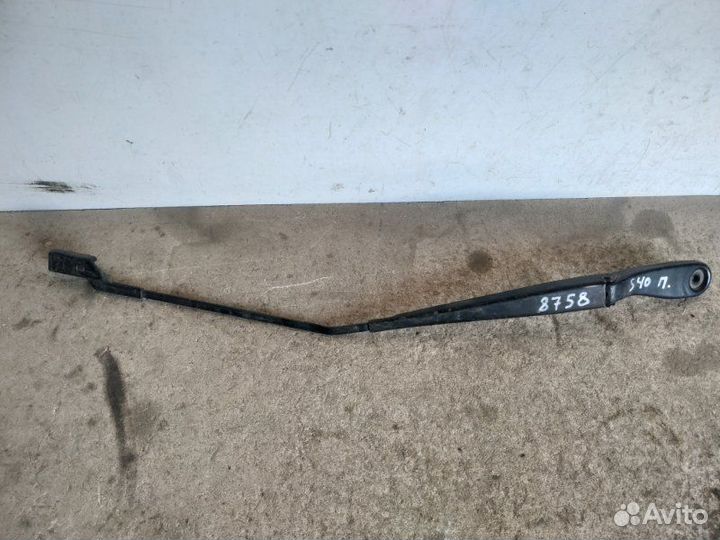 Поводок стеклоочистителя правый Volvo S40