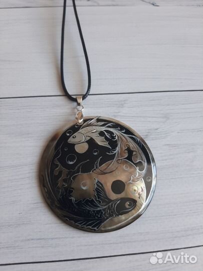 Кулон перламутровый 