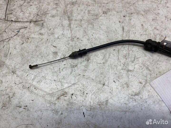 Трос открывания передней двери Volkswagen Golf