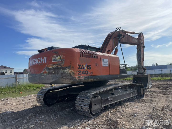 Гусеничный экскаватор Hitachi ZX240LC, 2017