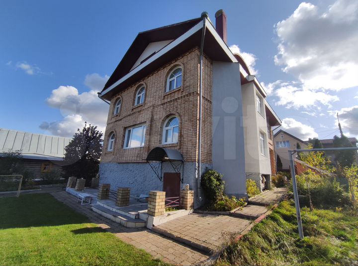 Дом 204,8 м² на участке 18,8 сот.