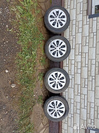 Продам комплект зимних колес r15 от Киа Рио