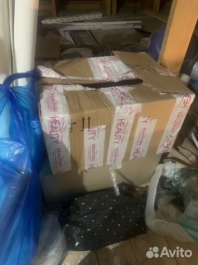 3 коробки вешалок