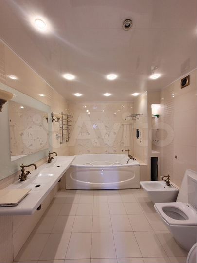 2-к. квартира, 130 м², 9/11 эт.