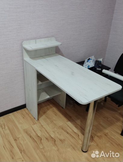 Маникюрный стол складной