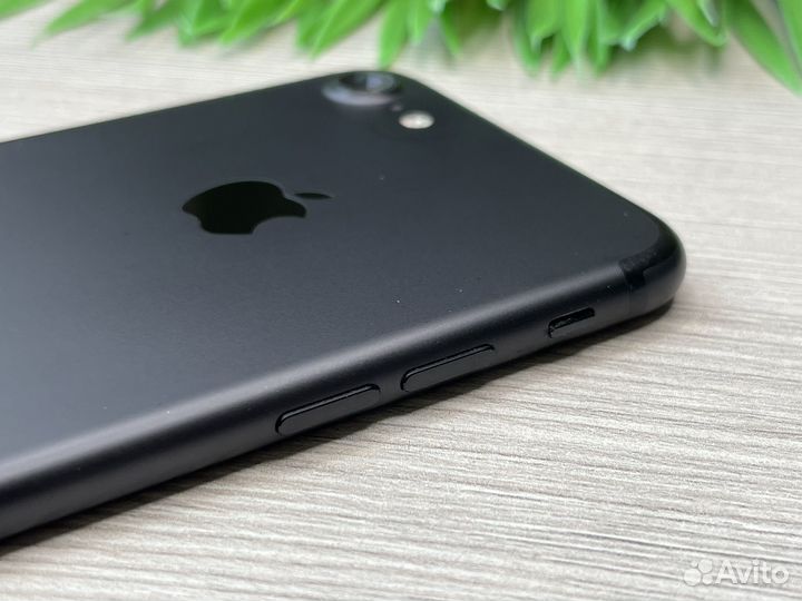 iPhone 7 32GB Black (околоидеал)