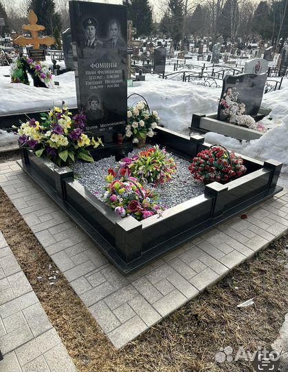 Памятники на могилу из гранита и мрамора