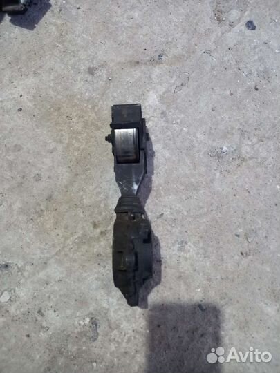 Peugeot 308 натяжитель ремня грм