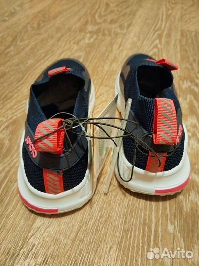 Кроссовки для девочки новые