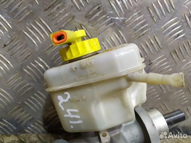 Бачок главного тормозного цилиндра Volkswagen Toua