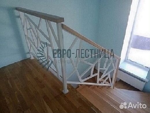 Лестничное ограждение в деревянной рамке