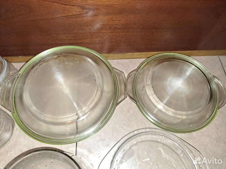 Кастрюля жаропрочная, крышка, банки