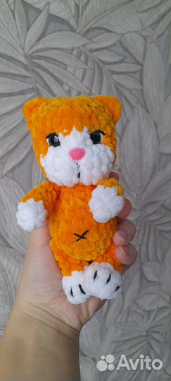 Вязаный плюшевый Котик