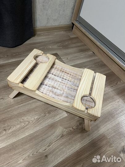 Поднос деревянный на ножках