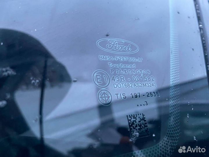 Стекло кузовное глухое правое Ford Focus 3 2011