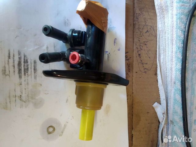 Главный тормозной цилиндр на Мерседес мб 100д