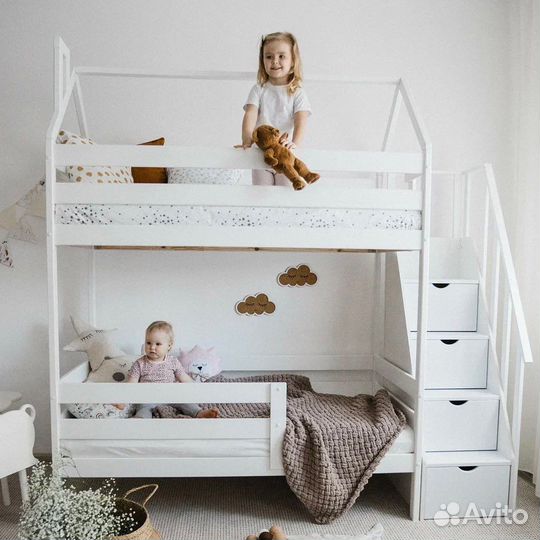 Двухъярусная кровать