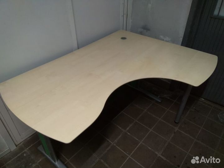 Стол офисный криволинейный