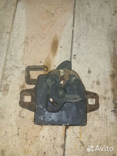 Замок капота Dodge Stratus 2002г