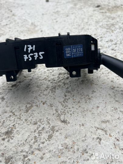 Гитара на Toyota Crown 170