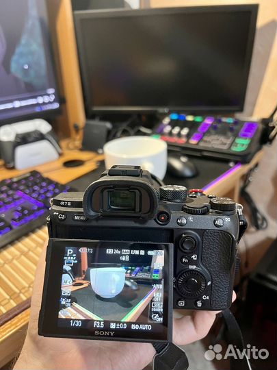 Sony A7 III Kit (ilce-7M3) 28-70mm - пробег 1693