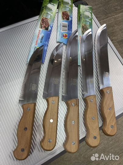 Кухонные ножи и топорик