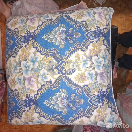 Подушки Постельные б/у