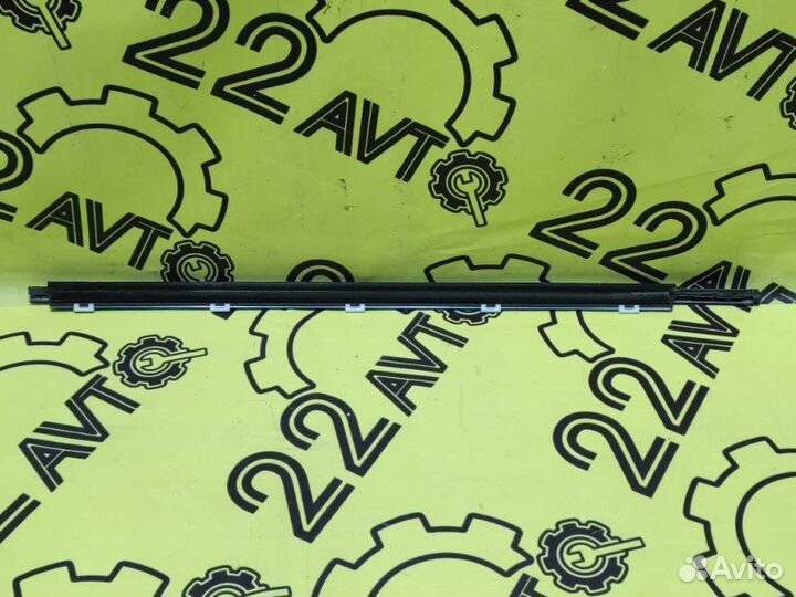 Молдинг стекла (на дверь) задний левый Lexus Gs350