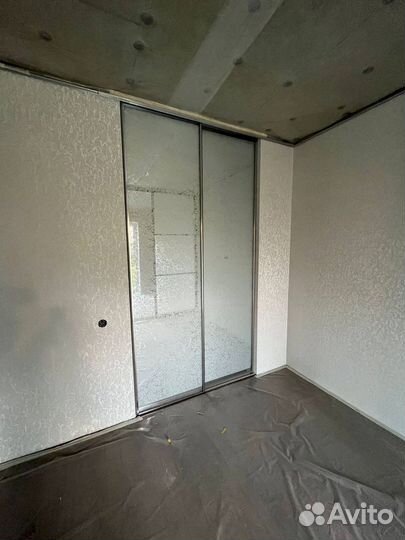 Раздвижная перегородка с матовым стеклом