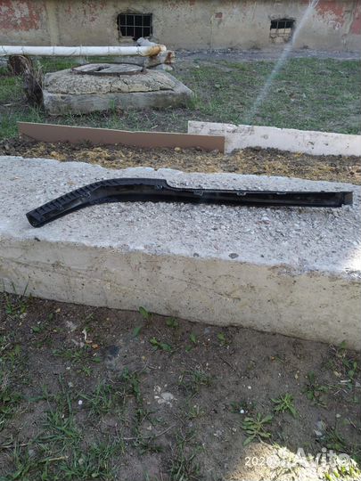 Губа от переднего бампера левая б/у