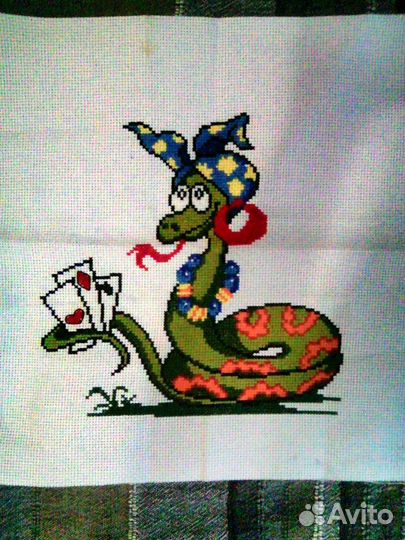 Вышивка крестиком. Веселые змейки