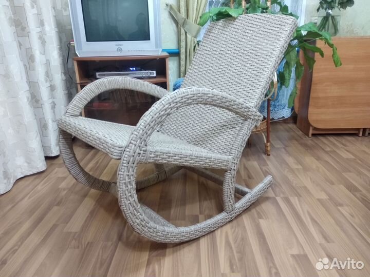 Кресло качалка,полиротанг