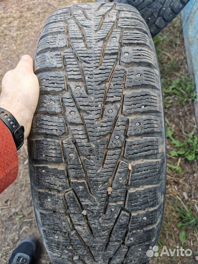Nokian Tyres Hakkapeliitta 7 215/70 R16