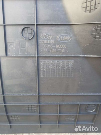 Пластик правой центральной стойки