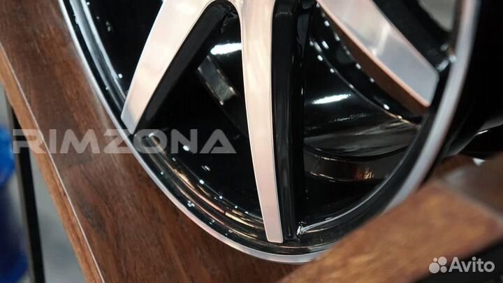 Литой диск в стиле vossen R16 5x114.3