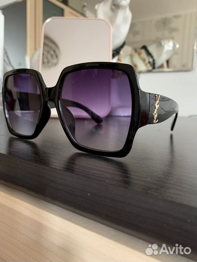 Солнцезащитные очки Yves Saint Laurent