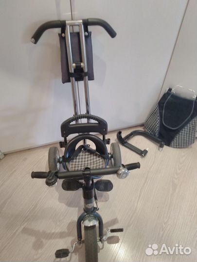 Трехколесный велосипед с ручкой