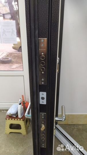 Дверь входная уличная с терморазрывом