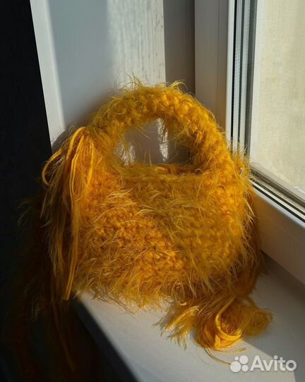 Пушистая сумка из трикотажной пряжи. Ручная работа