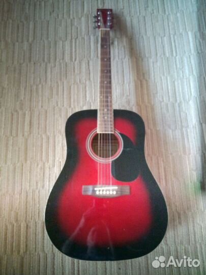 Акустическая гитара с металлическими струнами