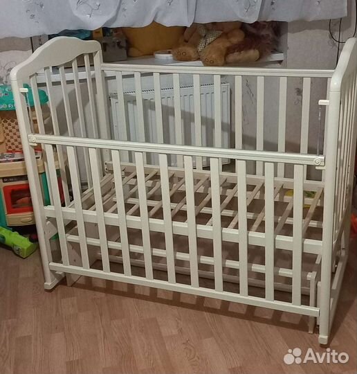 Детская кроватка Алита с универсальным маятником
