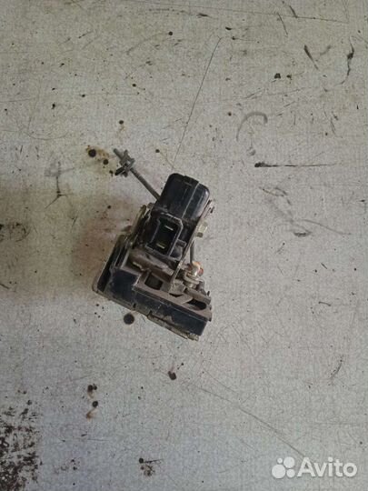 Замок двери передний правый renault logan 1 рено