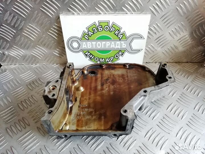 Крышка двигателя передняя Volkswagen Passat B5 VR5