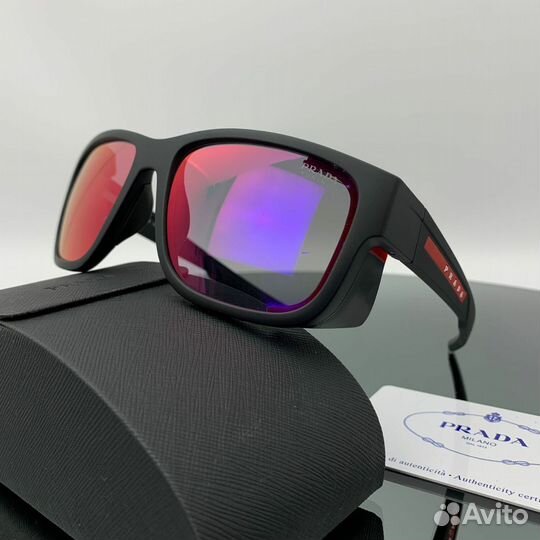 Солнцезащитные очки Prada