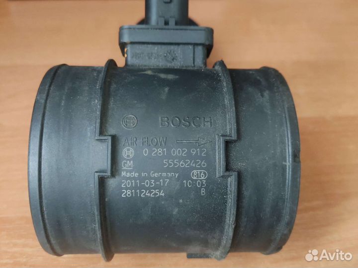 Датчик массового расхода воздуха Опель Инсигниа